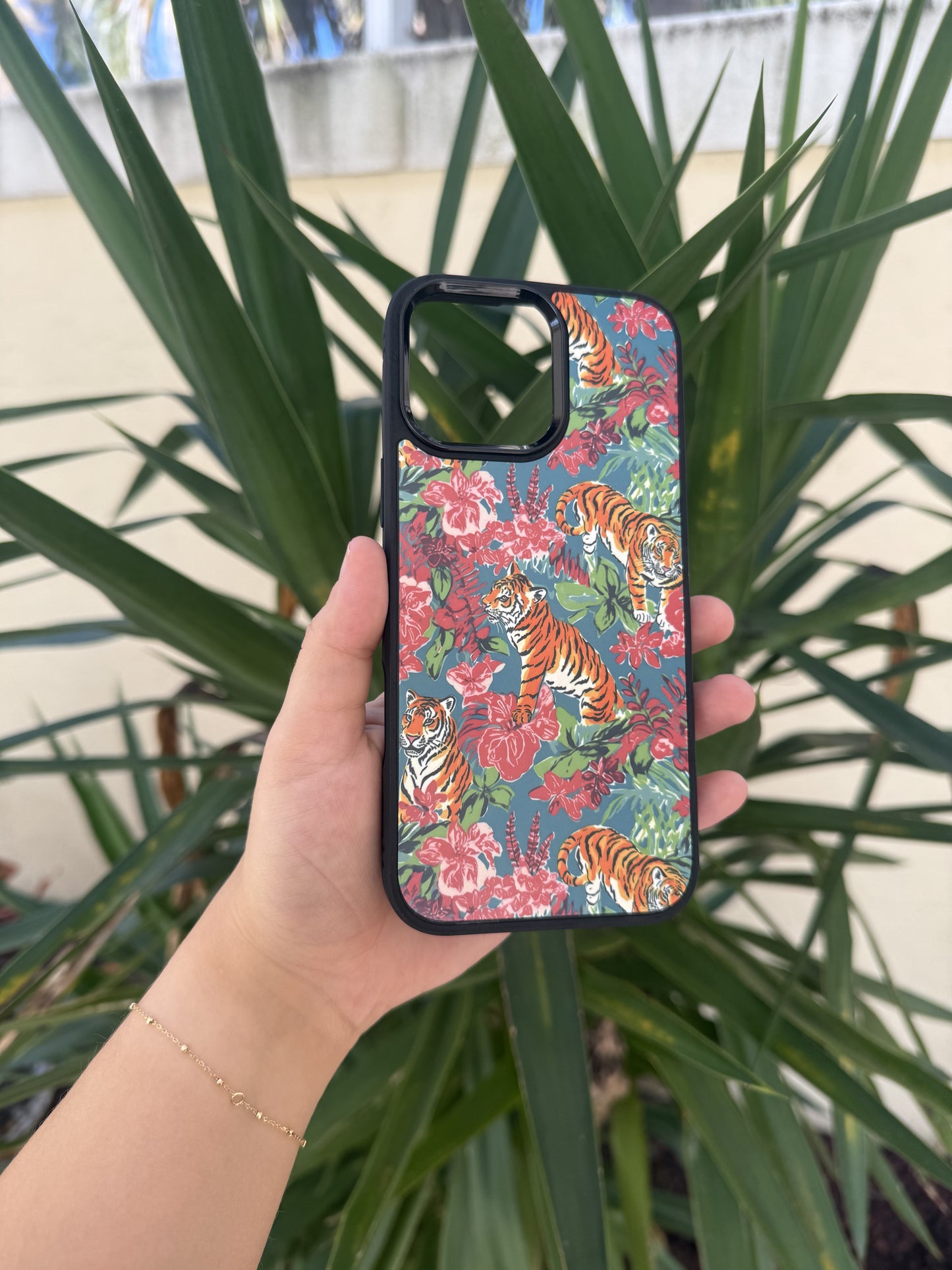 Lilly Tiger Mag-Safe Case